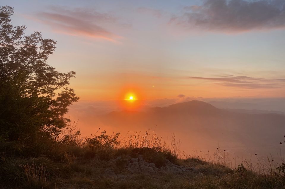 Trekking & Yoga all’alba sulla Pietra di Bismantova, domenica 12 luglio